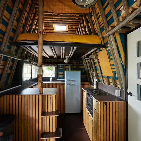 Stadscamping Overboord Κάμπινγκ *